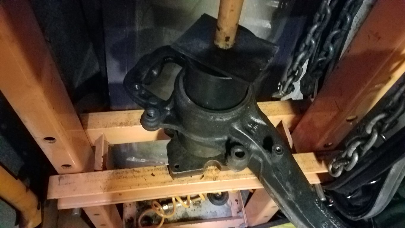 Front wheel bearing noise and replacement. Club Touareg Forum